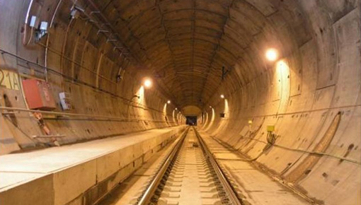 Interior de un tunel de tren